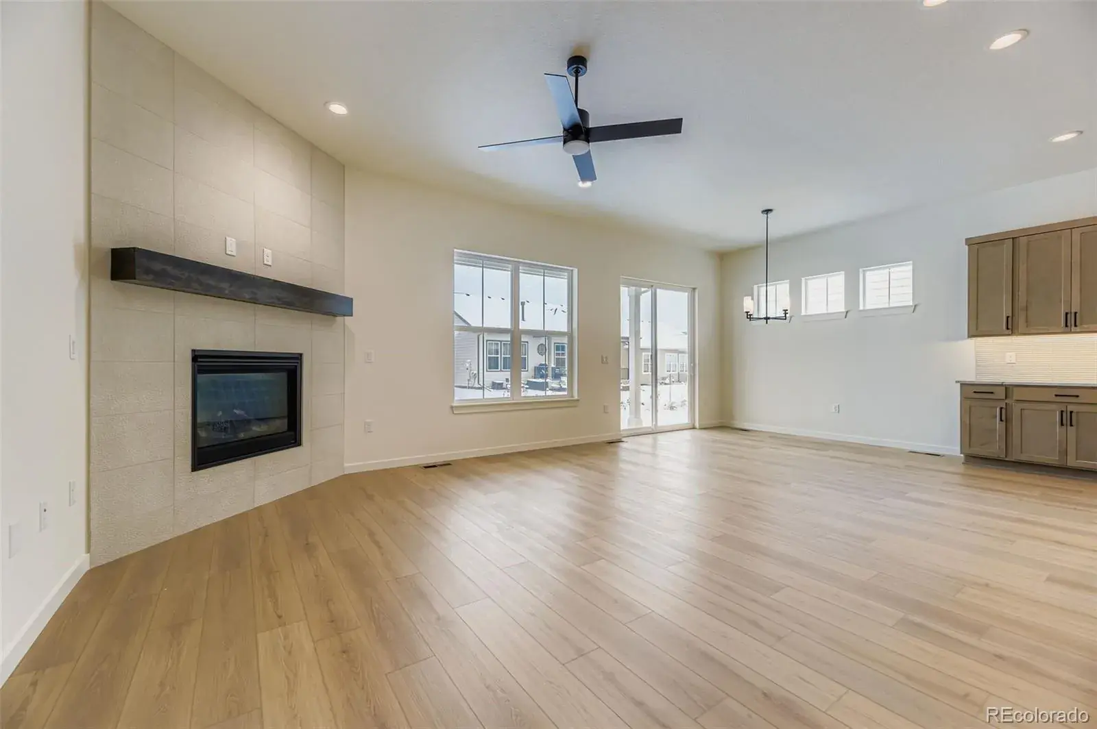 8942 S Riviera Way Aurora CO 80016 MLS #REC7865358 01282026154752 1600 5