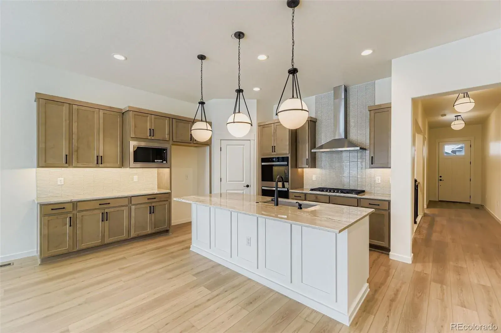 8942 S Riviera Way Aurora CO 80016 MLS #REC7865358 01282026154752 1600 8