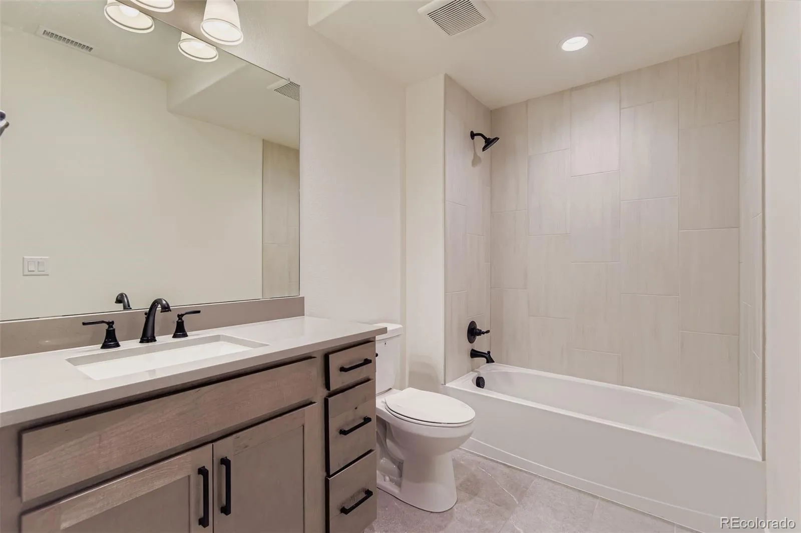 8942 S Riviera Way Aurora CO 80016 MLS #REC7865358 06252026223906 1600 18