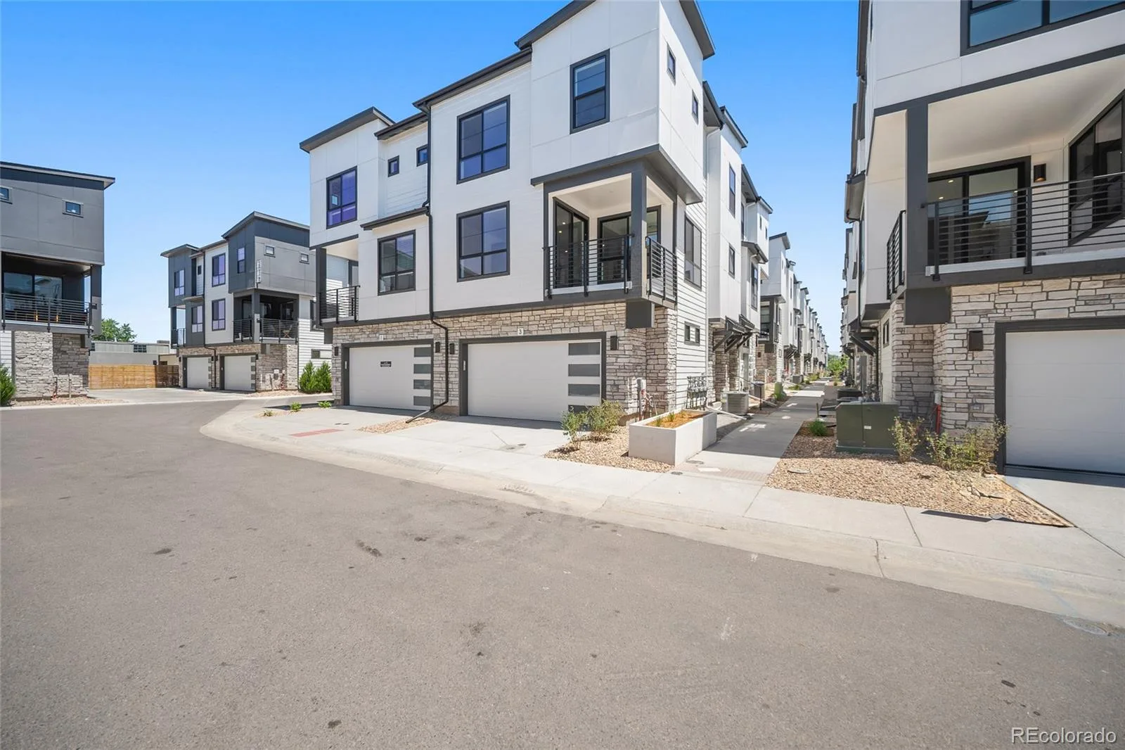 2020 S Holly Street #3 Denver CO 80222 MLS #REC7867127 07172026164509 1600 27