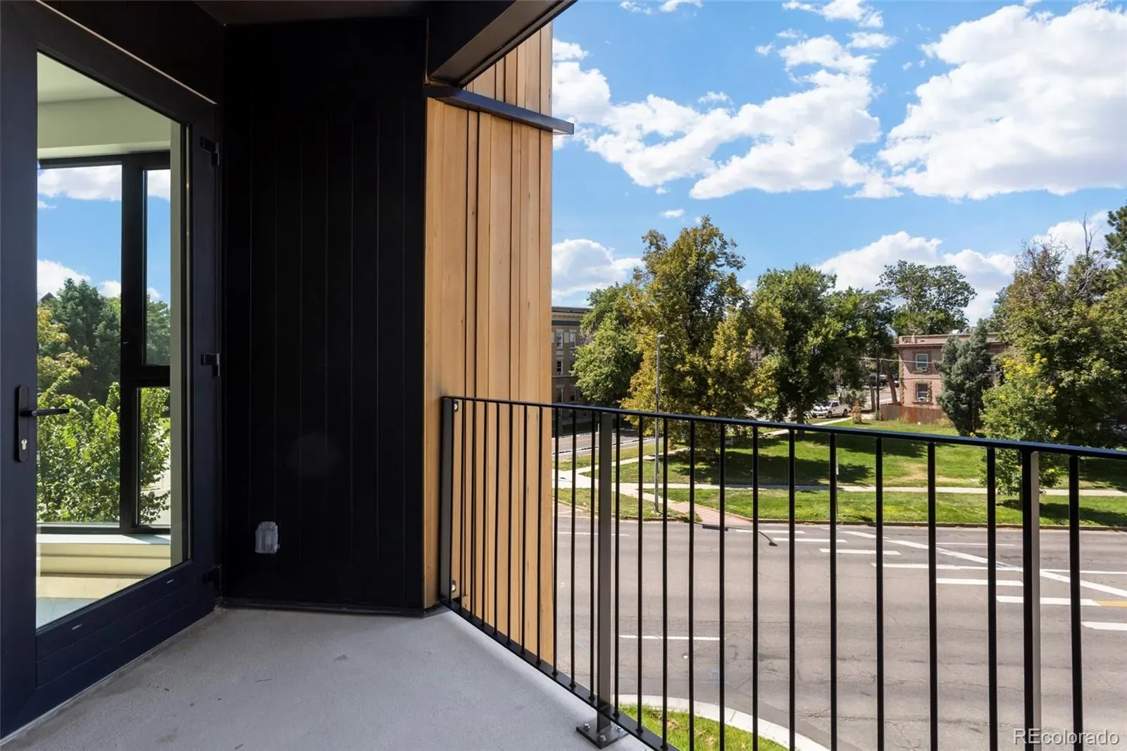 03232026210557 1600 12