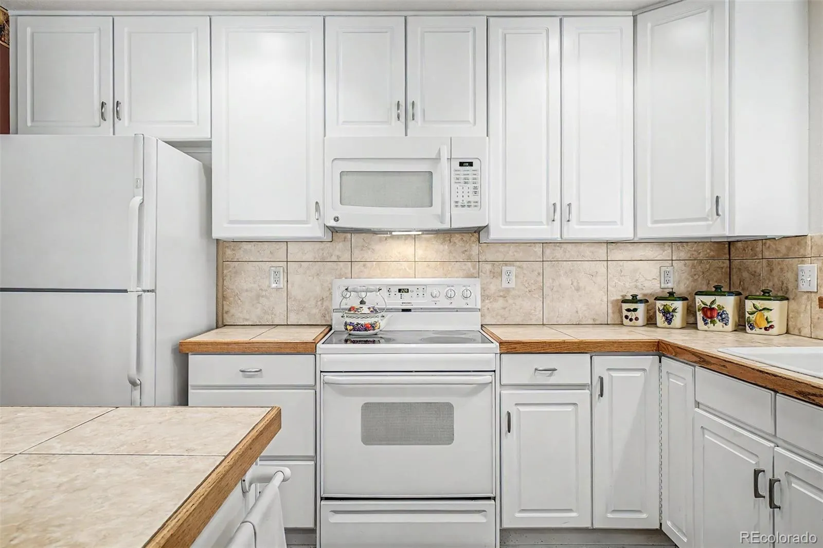 6340 Deframe Way Arvada CO 80004 MLS #REC7871828 04272026173819 1600 13