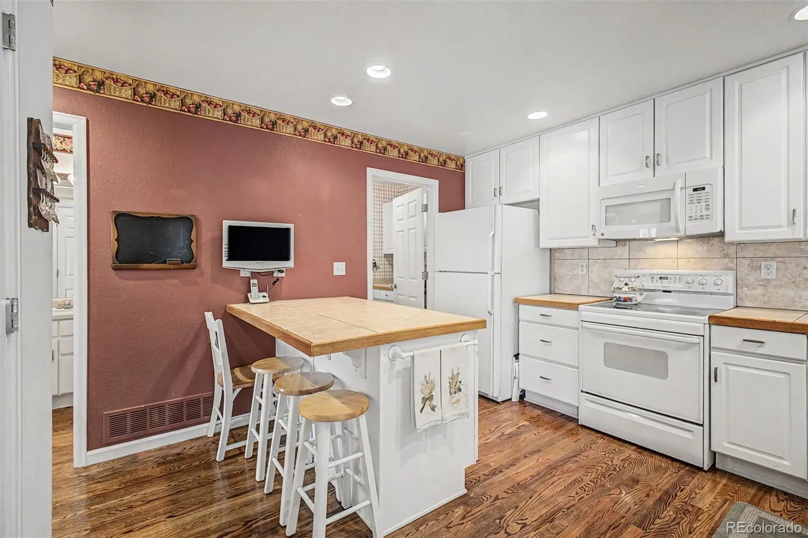 6340 Deframe Way Arvada CO 80004 MLS #REC7871828 04272026173819 1600 15
