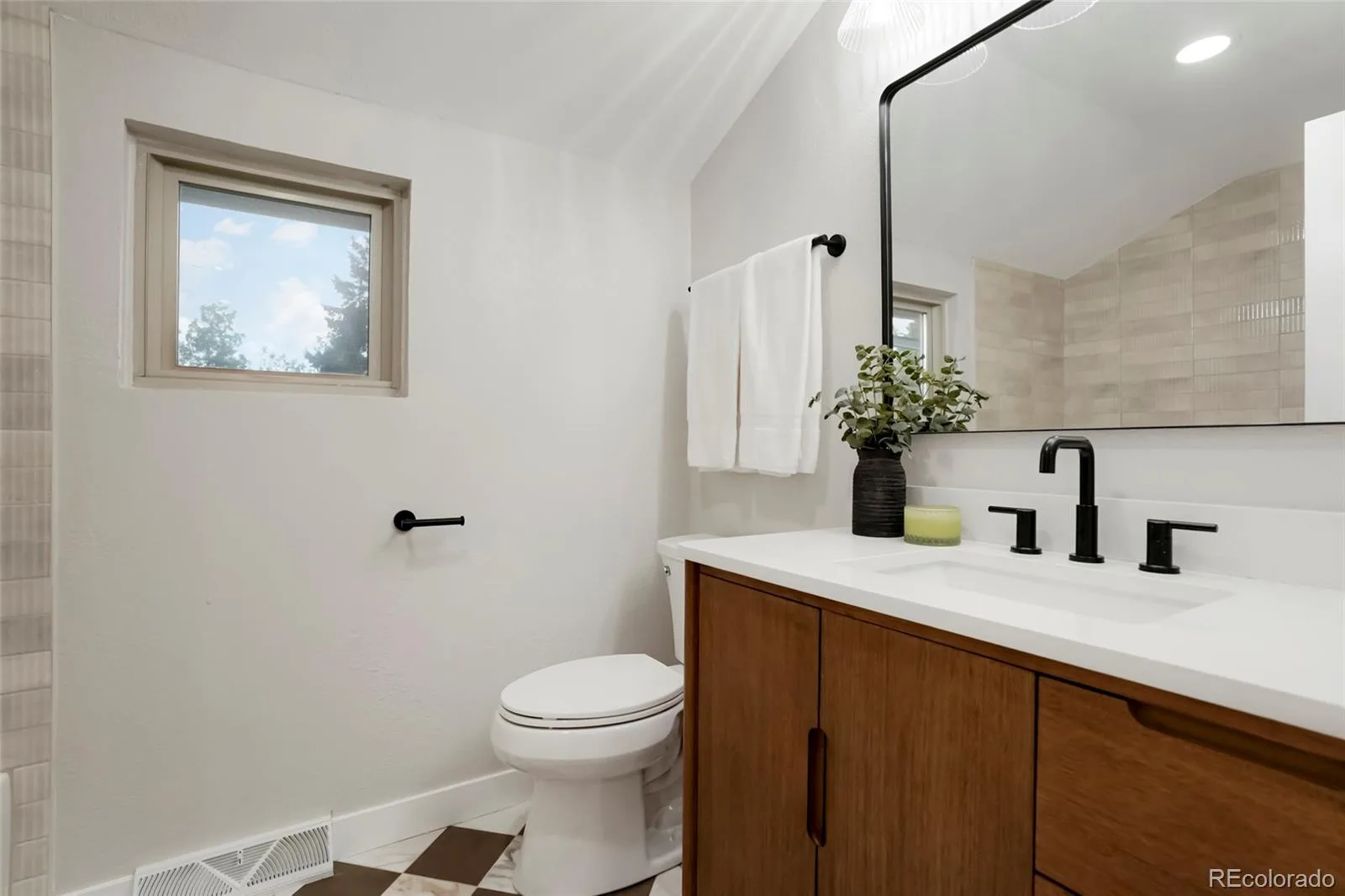 3692 E Briarwood Avenue Littleton CO 80122 | MLS #REC7871840 08292026134247 1600 28