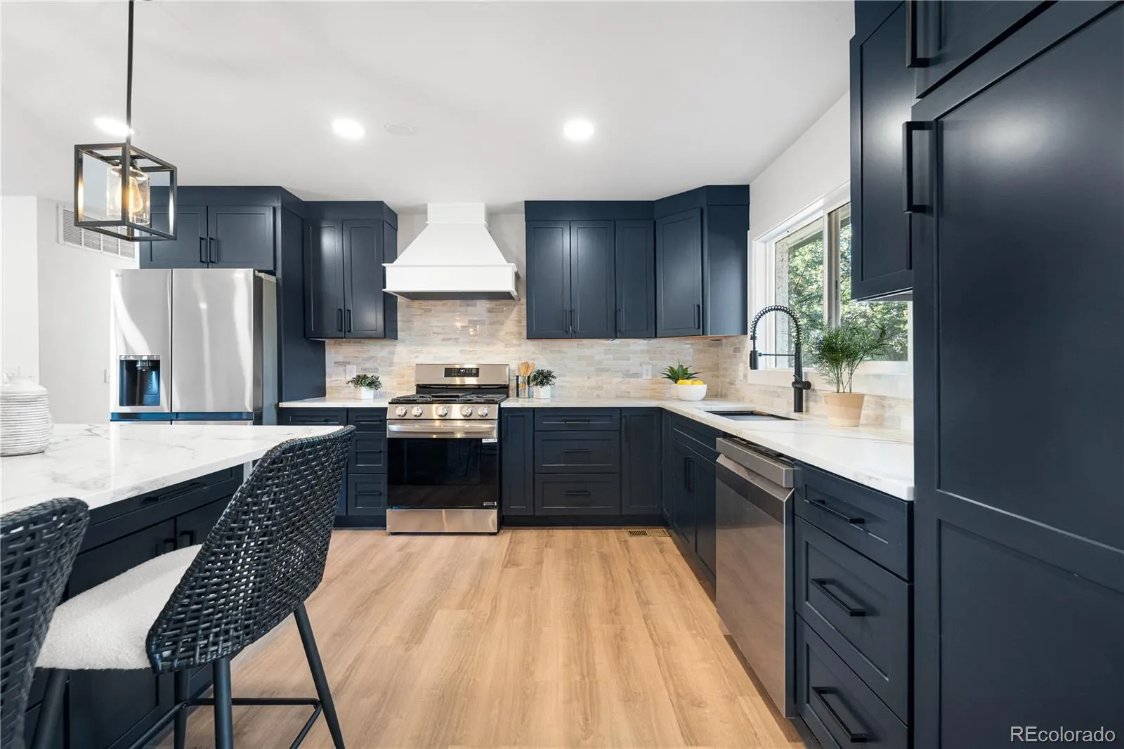 04122026223706 1600 10