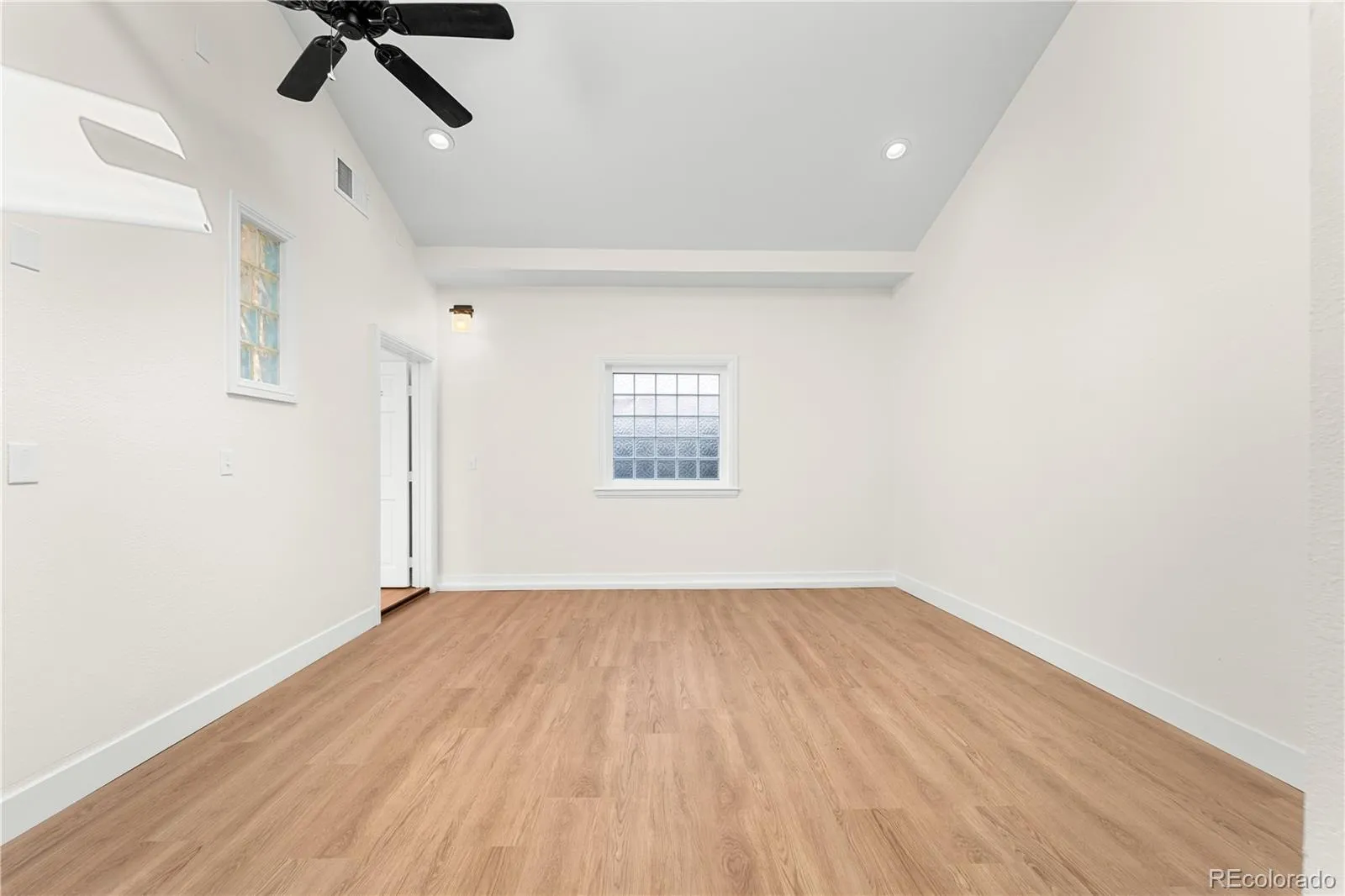 04122026223706 1600 32