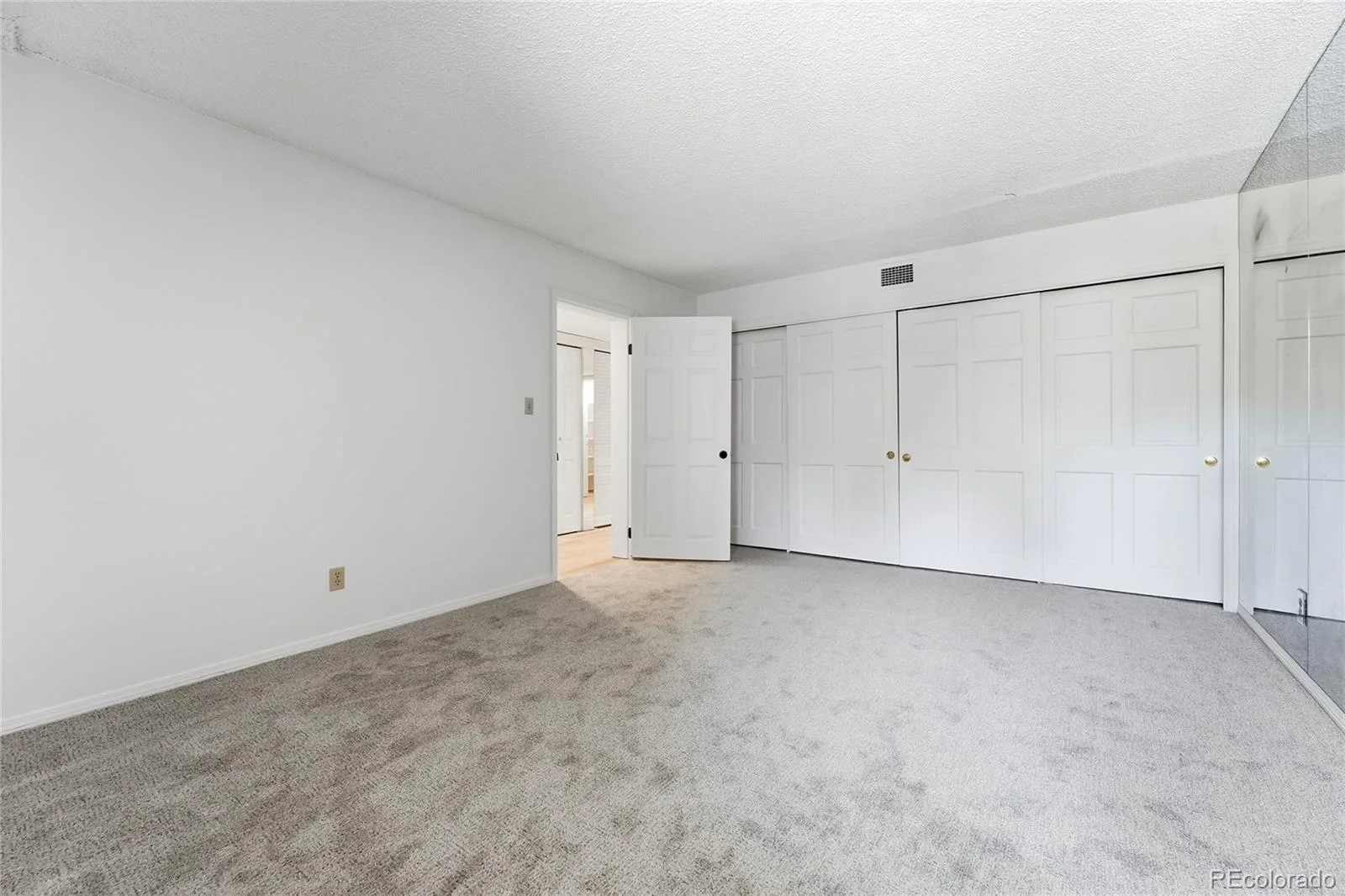 7000 E Quincy Avenue #218 Denver CO 80237 MLS #REC7877958 07022026174149 1600 32