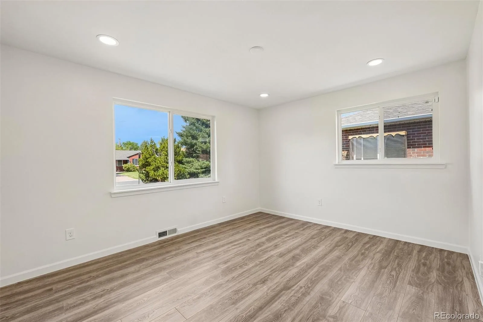 2850 Ivy Street Denver CO 80207 | MLS #REC7879357 08142026163419 1600 21