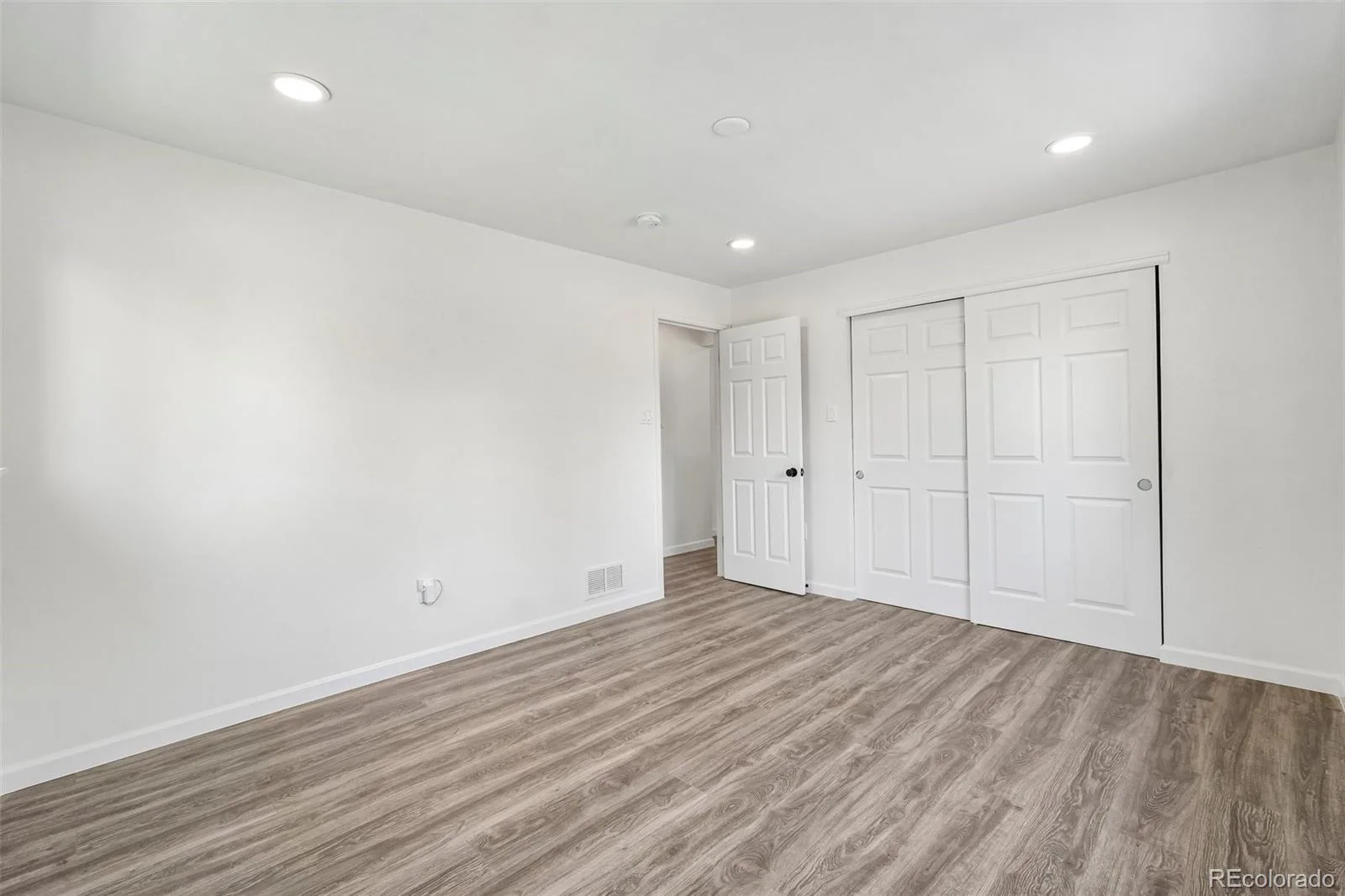 2850 Ivy Street Denver CO 80207 | MLS #REC7879357 08142026163419 1600 23