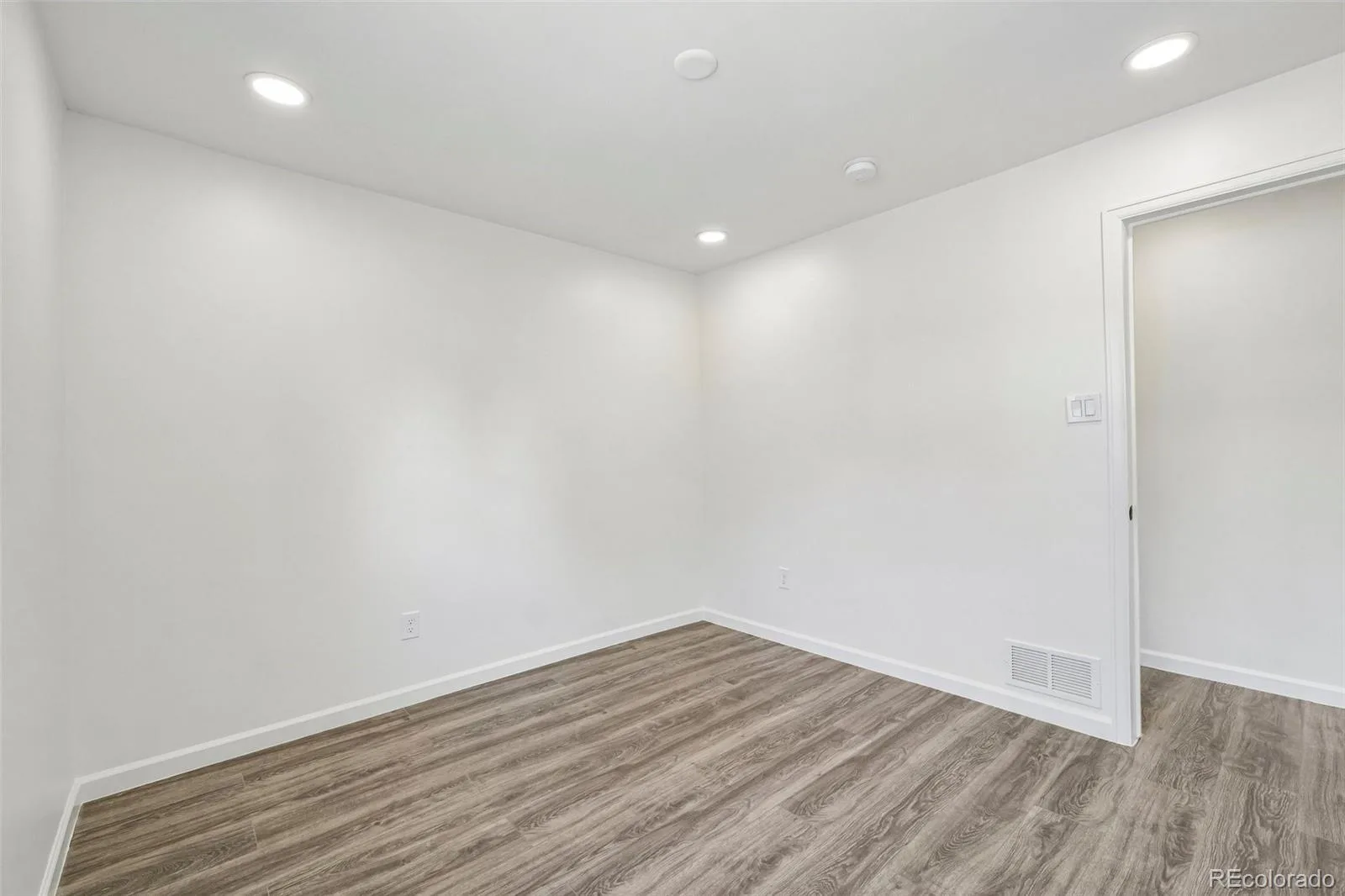 2850 Ivy Street Denver CO 80207 | MLS #REC7879357 08142026163419 1600 26