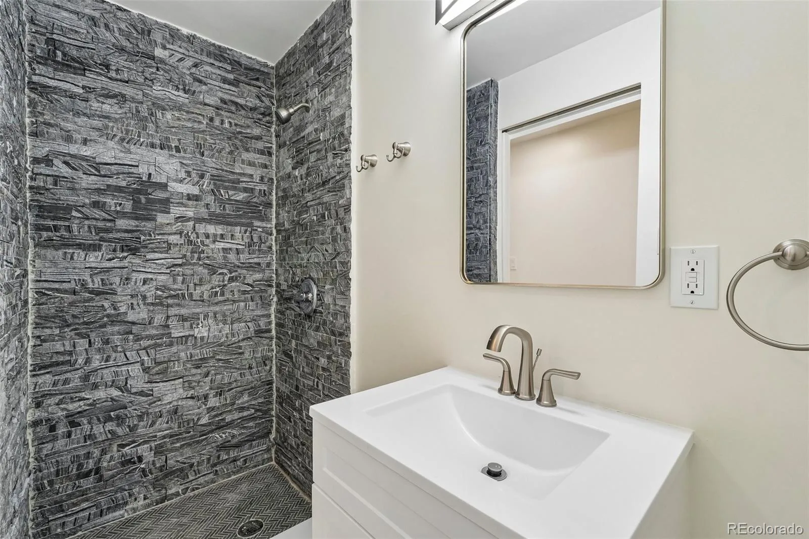 2850 Ivy Street Denver CO 80207 | MLS #REC7879357 08142026163419 1600 28