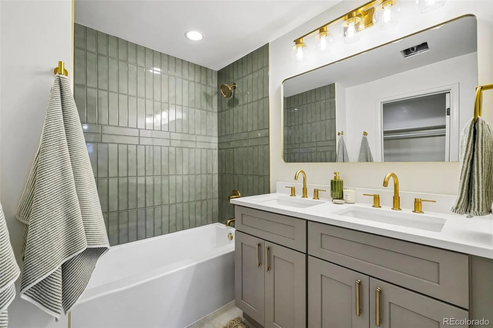 2850 Ivy Street Denver CO 80207 | MLS #REC7879357 08142026163419 1600 33