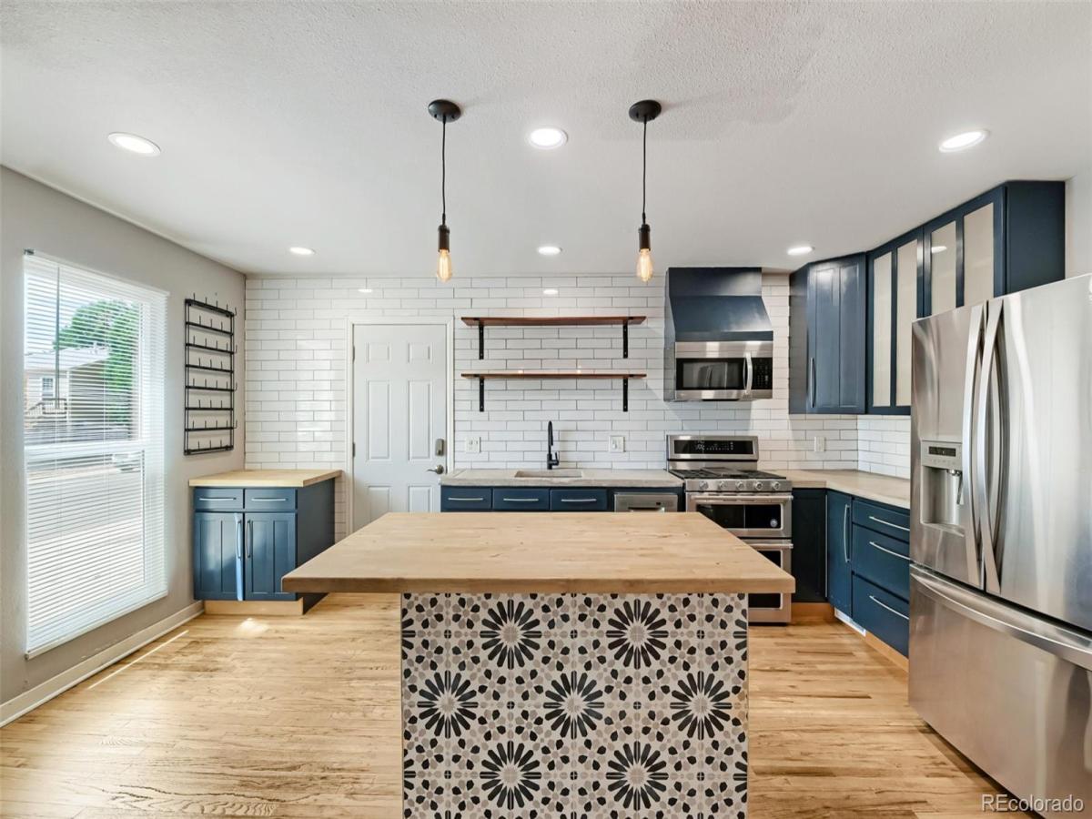 20765 E Buchanan Drive Aurora CO 80011 | MLS #REC7881814 MLS #REC7881814 image #0