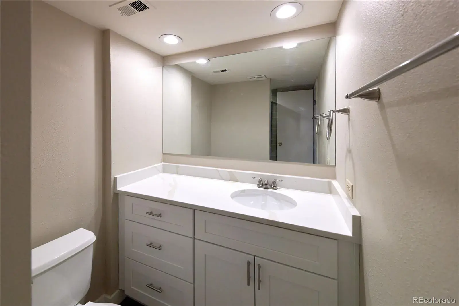 8060 E Girard Avenue #102 Denver CO 80231 MLS #REC7886121 02242026161938 1600 13