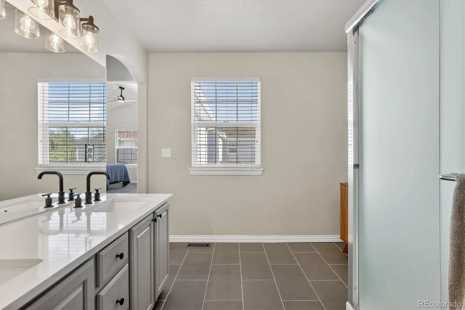 04032026220519 1600 14