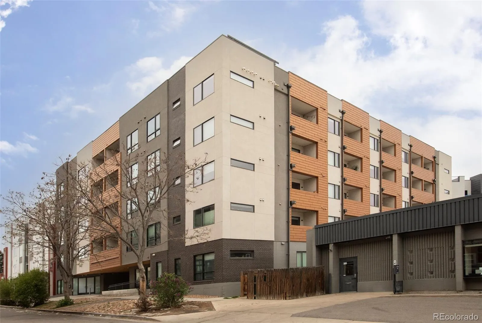 04202026210553 1600 33