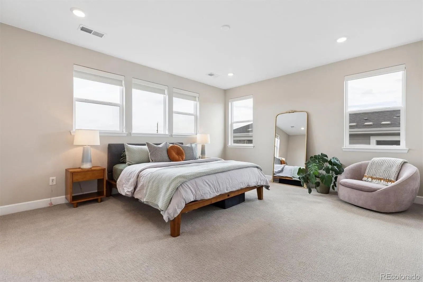 04172026213354 1600 22