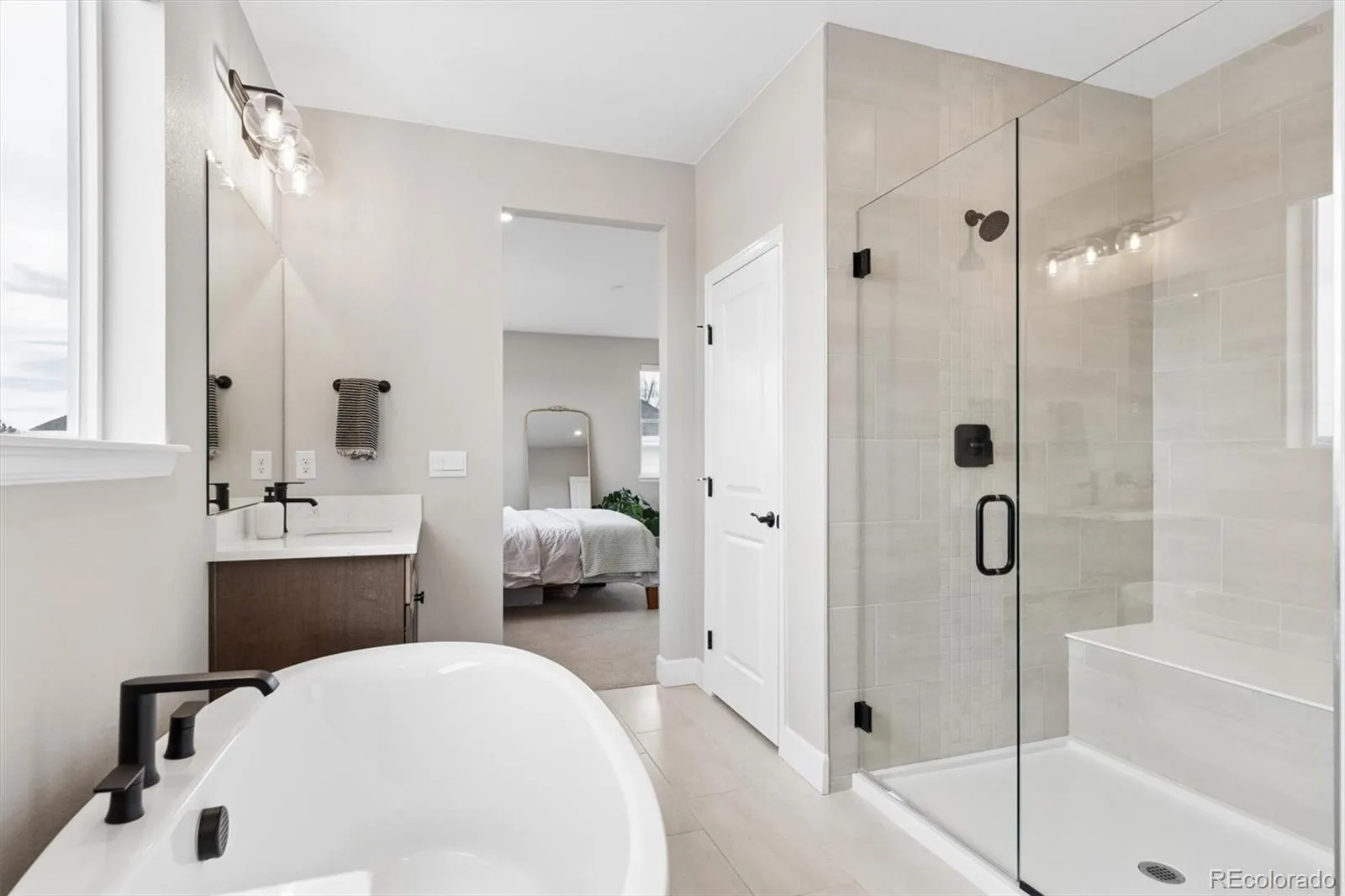 04172026213354 1600 24