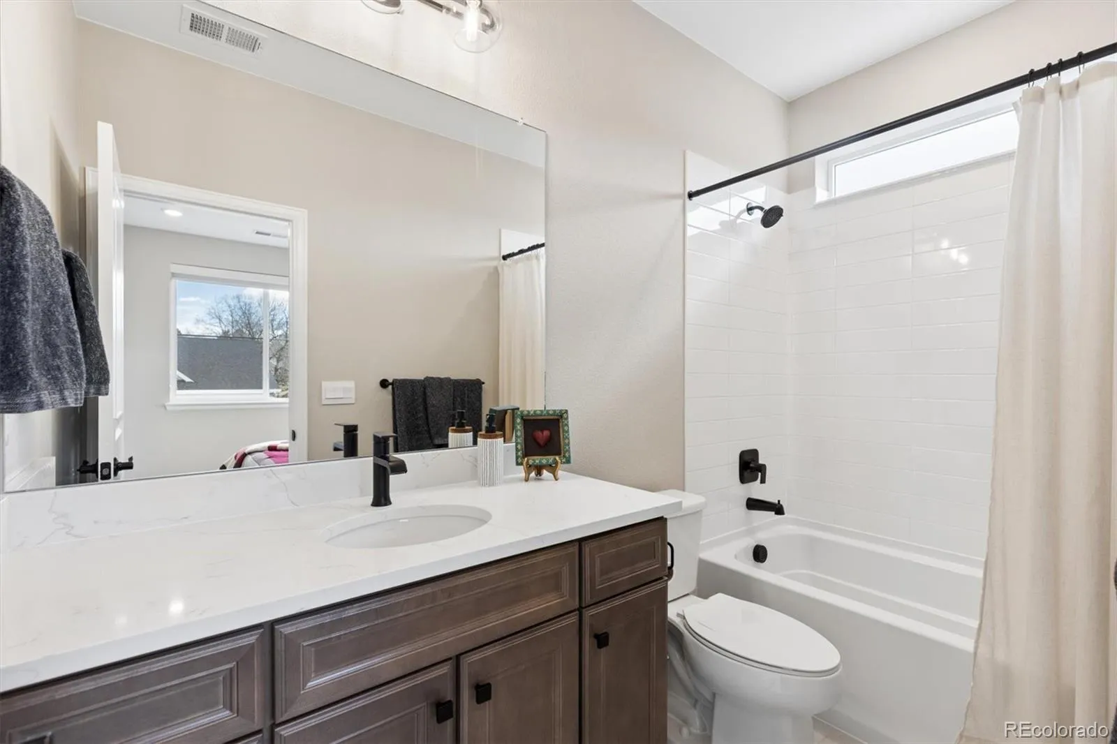 04172026213354 1600 27