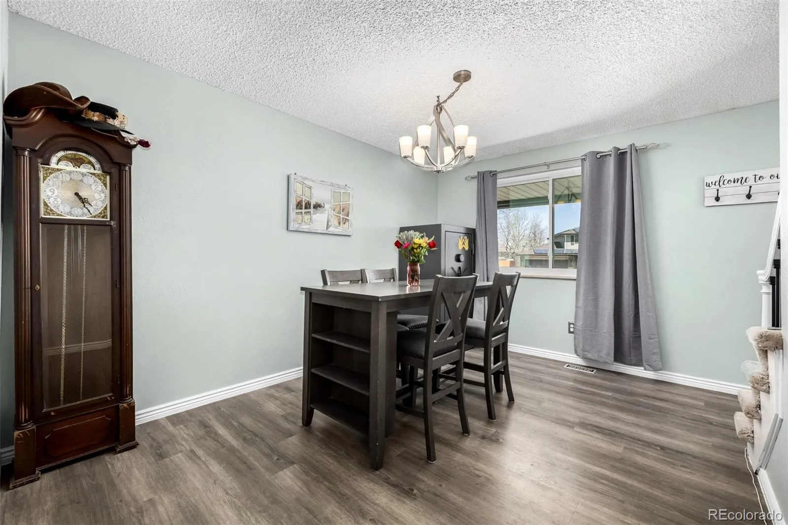 04032026220525 1600 11