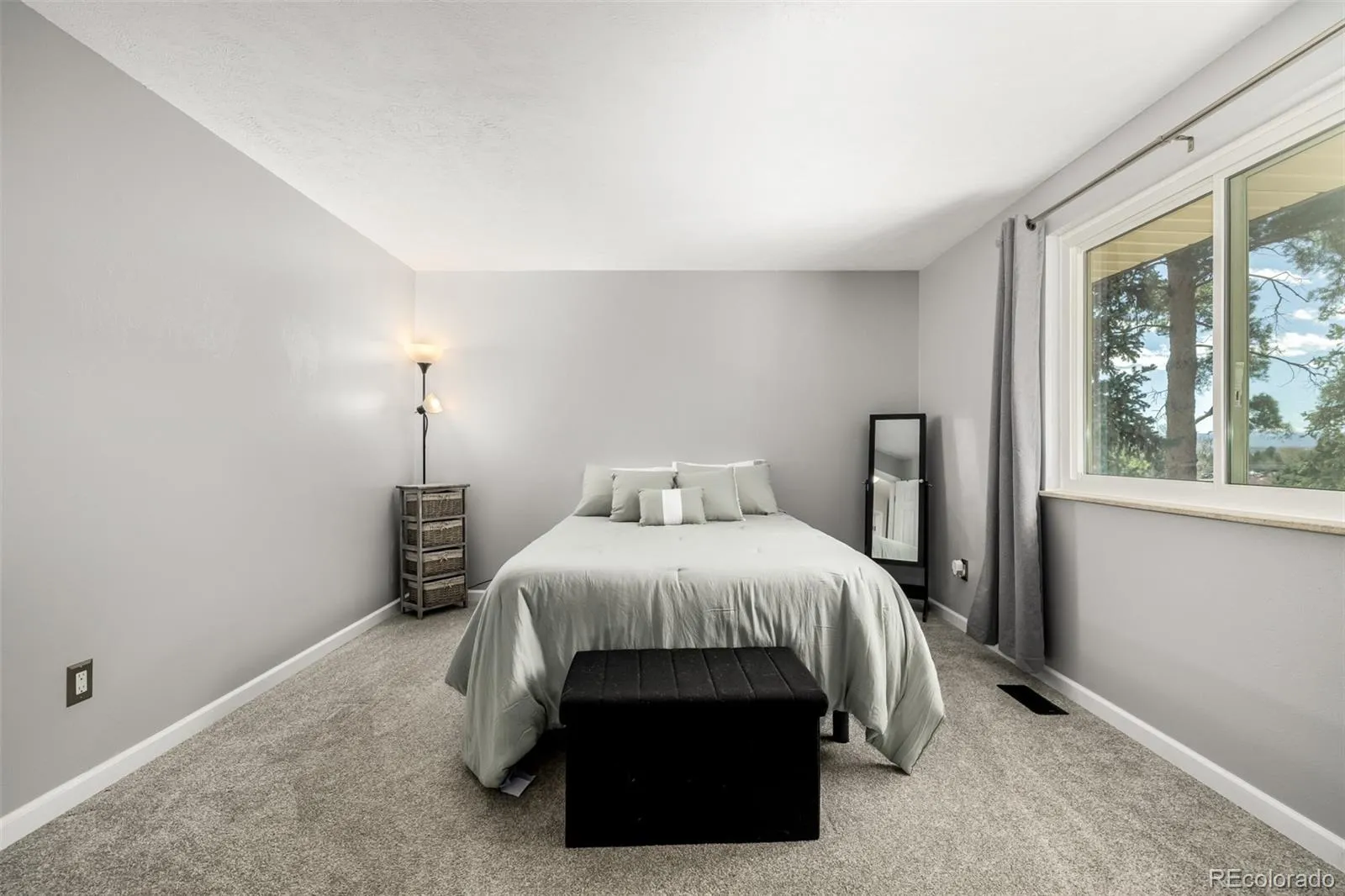 04032026220525 1600 24