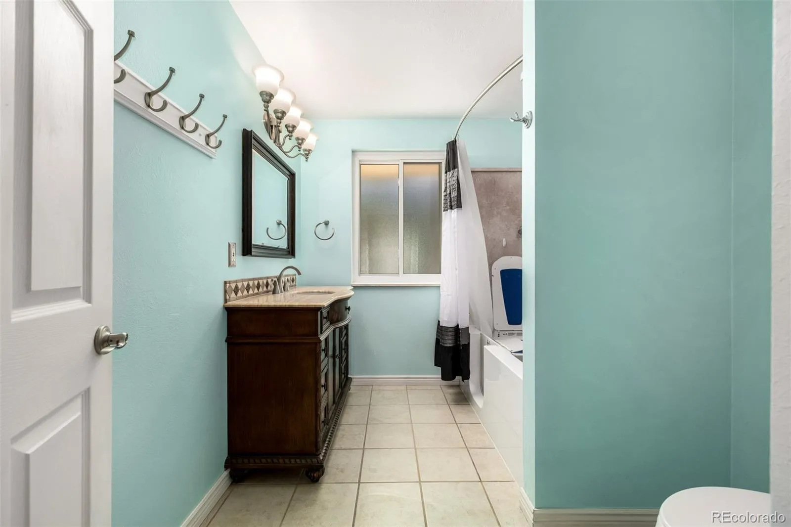 04032026220525 1600 30