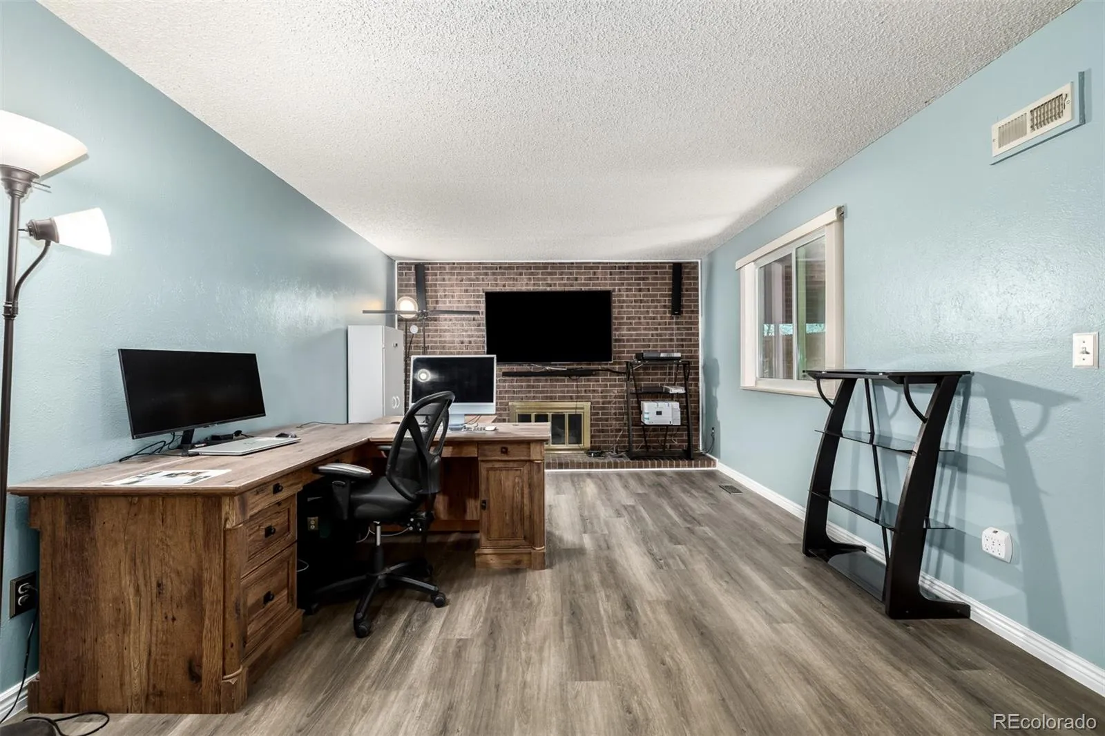 04032026220525 1600 6