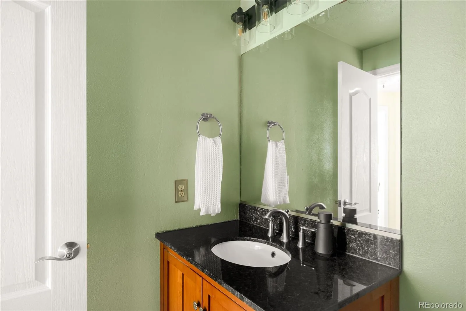 6018 S Pierson Court Littleton CO 80127 | MLS #REC7903945 08272026005011 1600 28