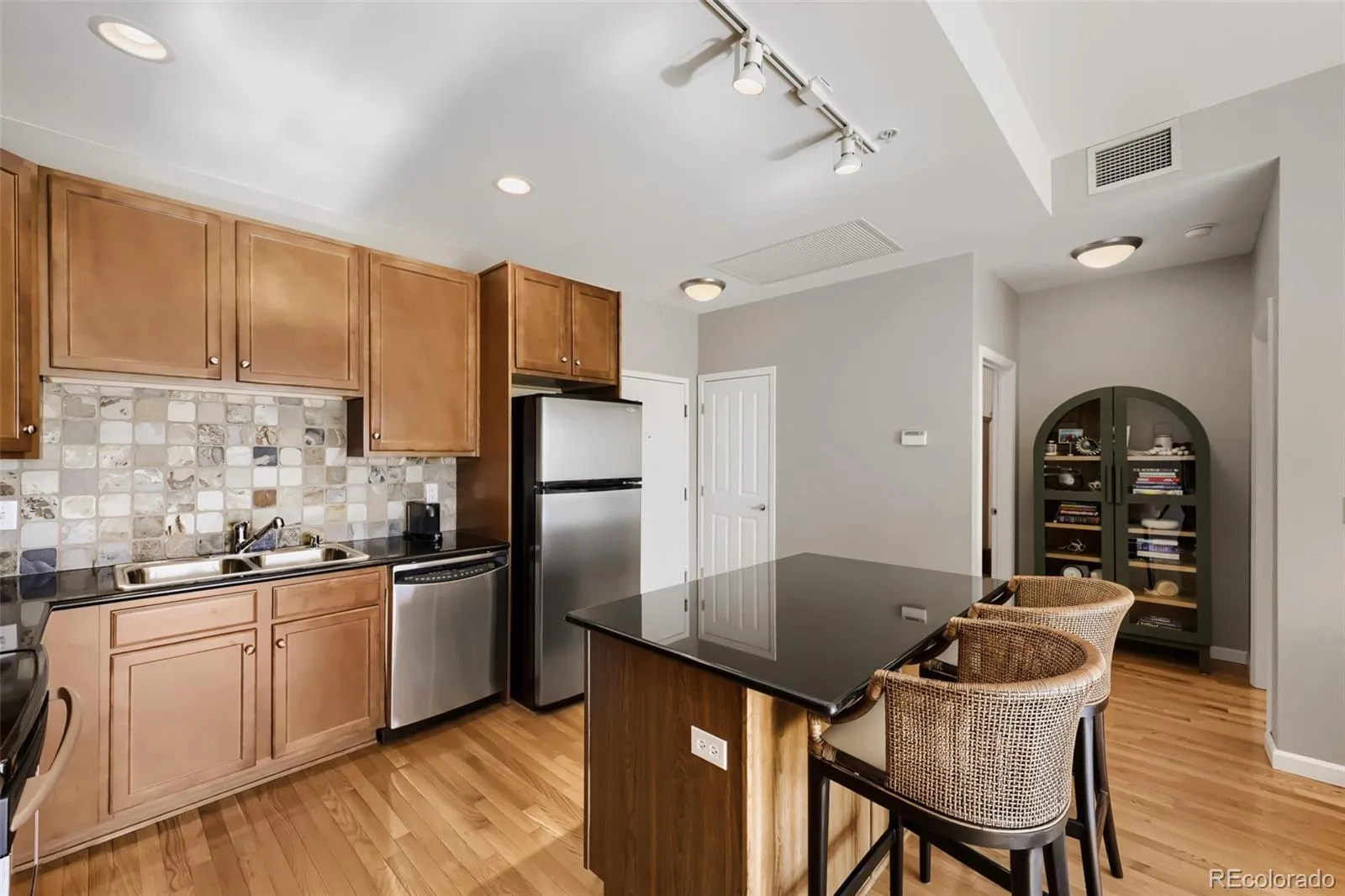 1950 N Logan Street #807 Denver CO 80203 MLS #REC7916289 05202026151427 1600 4