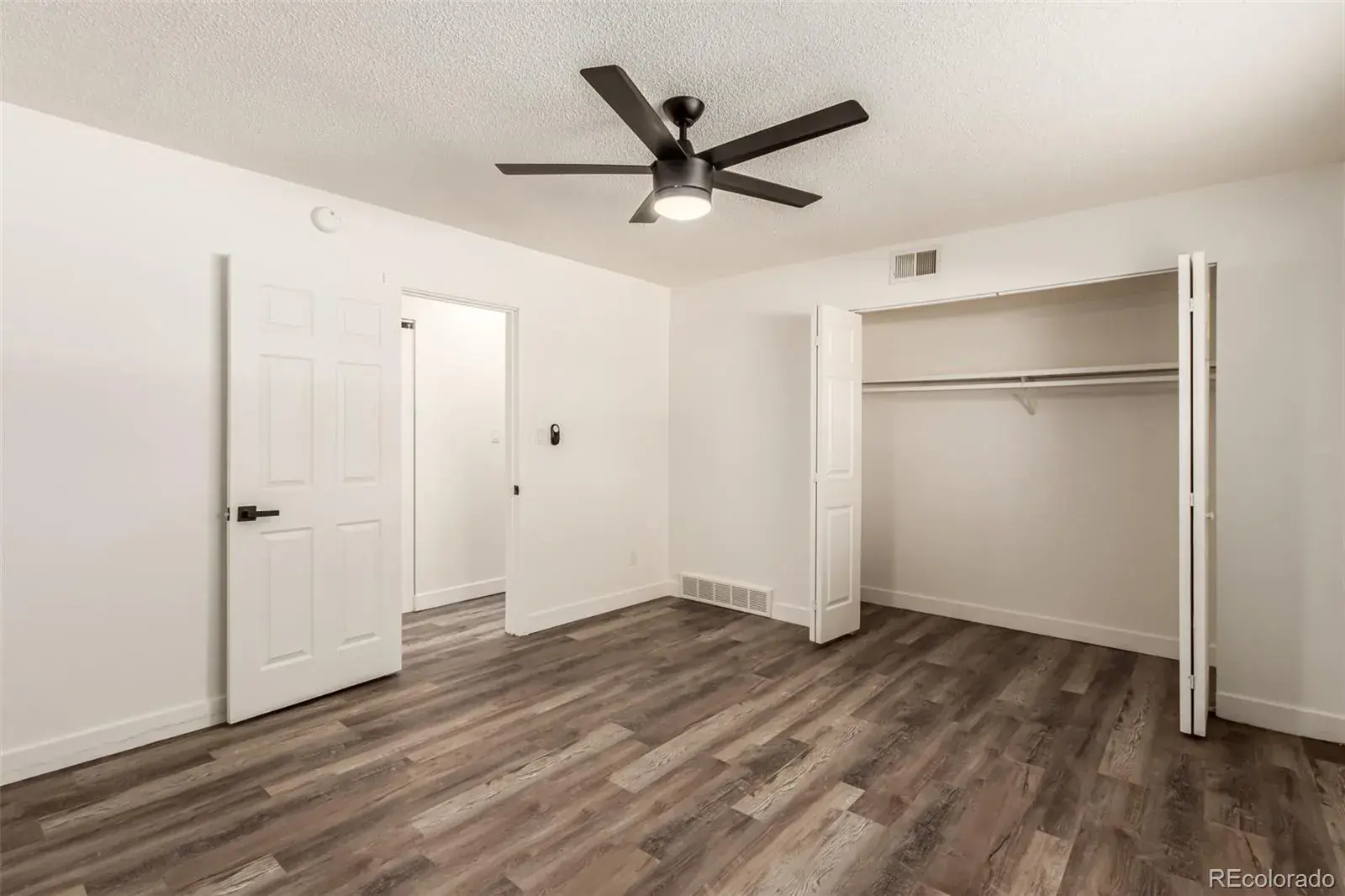 50 E Highline Circle #102 Centennial CO 80122 MLS #REC7918890 01152026012659 1600 12