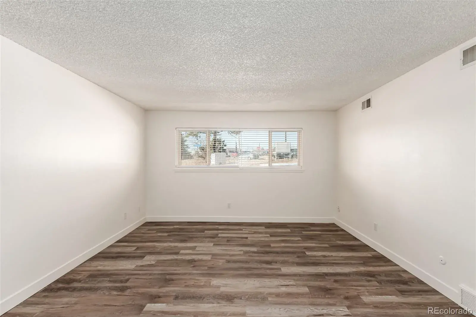 50 E Highline Circle #102 Centennial CO 80122 MLS #REC7918890 01152026012659 1600 8