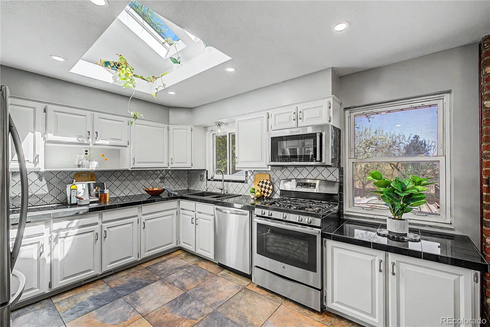 2450 S Jamaica Street Aurora CO 80014 MLS #REC7927222 05052026225604 1600 11