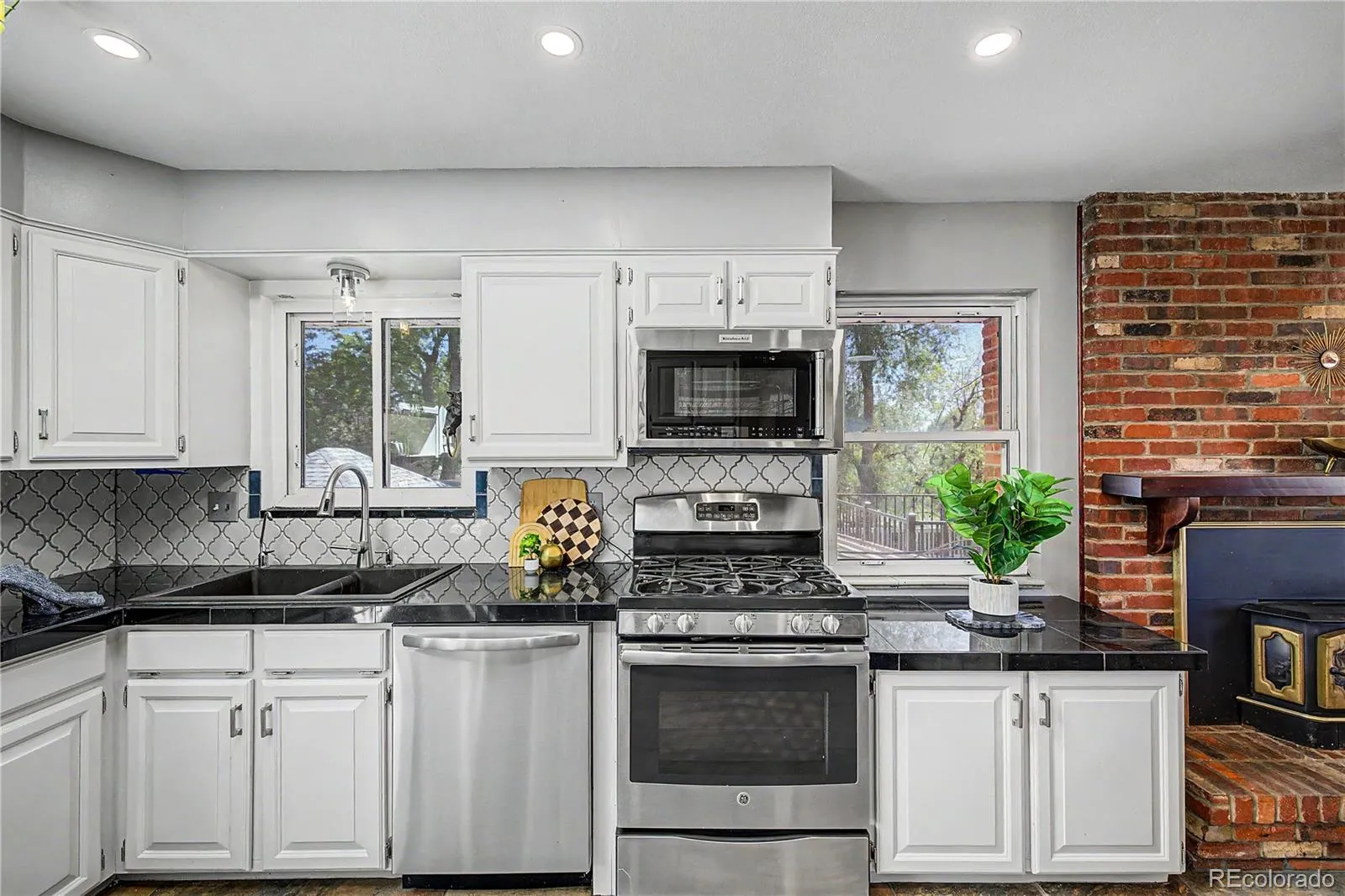 2450 S Jamaica Street Aurora CO 80014 MLS #REC7927222 05052026225604 1600 14