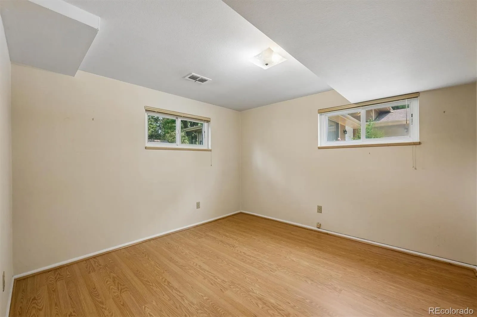 8447 W 24th Avenue Lakewood CO 80215 MLS #REC7942404 06262026151351 1600 14