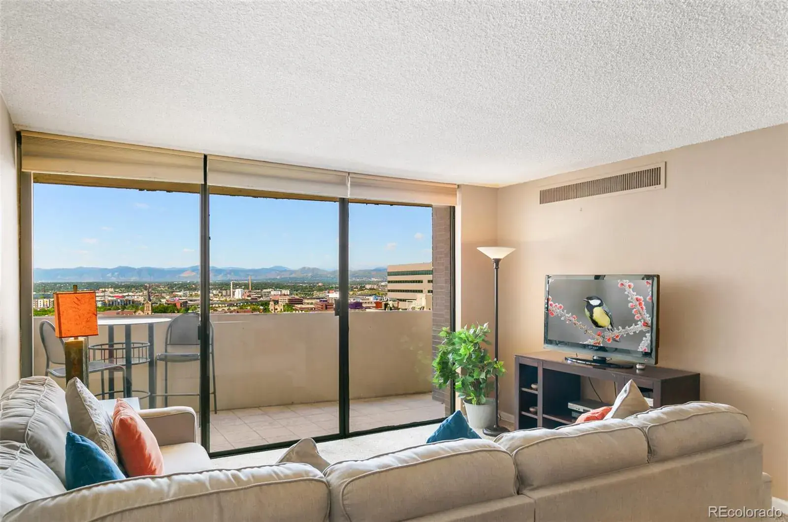 1020 15th Street #16A Denver CO 80202 MLS #REC7946490 02212026001415 1600 4