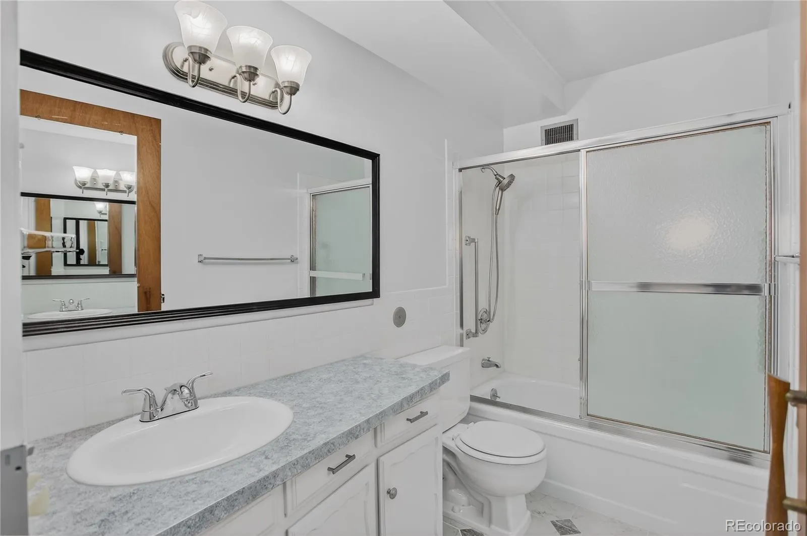 9150 E Center Avenue #12A Denver CO 80247 MLS #REC7947441 04102026203732 1600 24