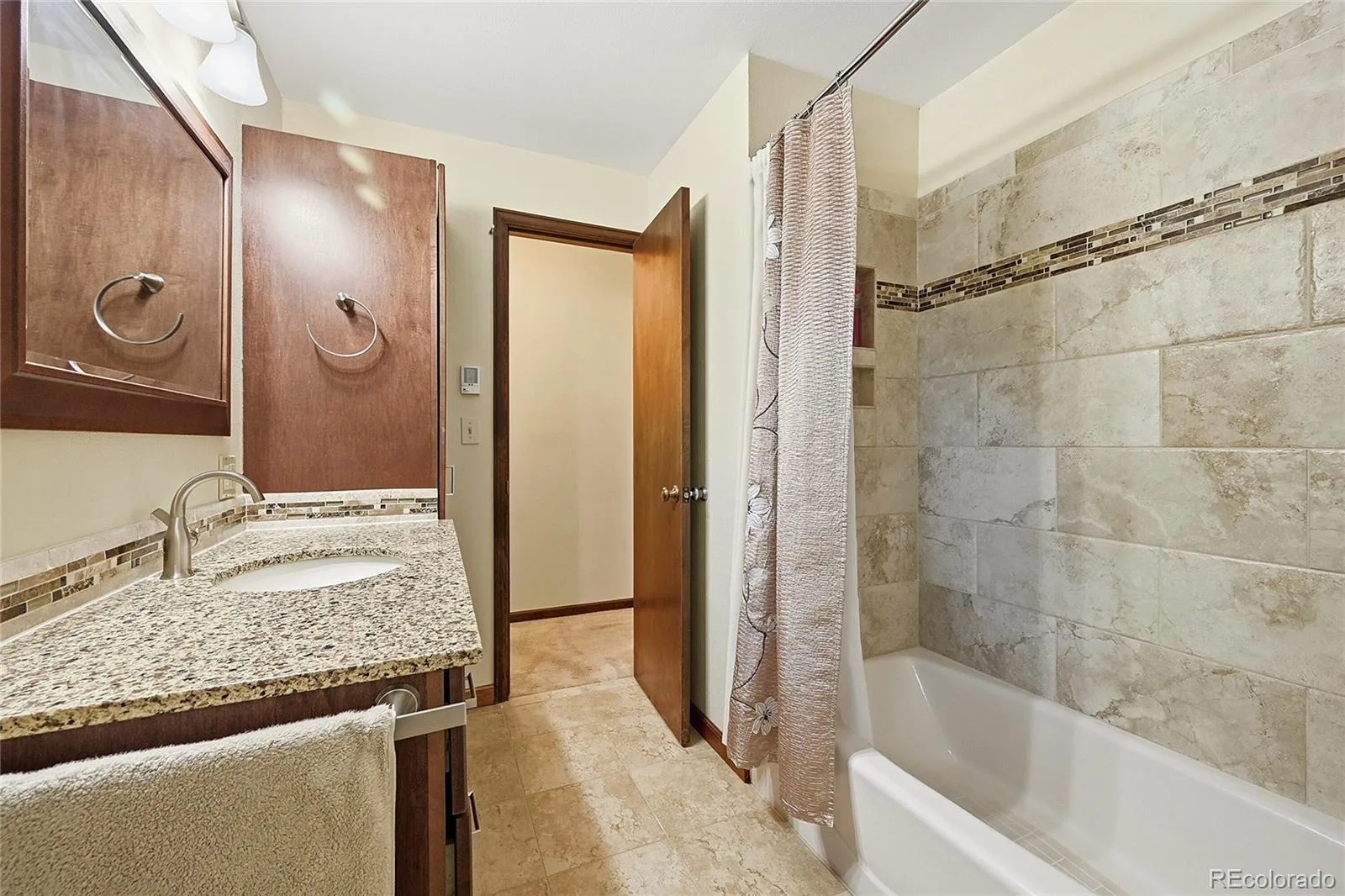 7582 S Ames Way Littleton CO 80128 | MLS #REC7950726 06222026190436 1600 18