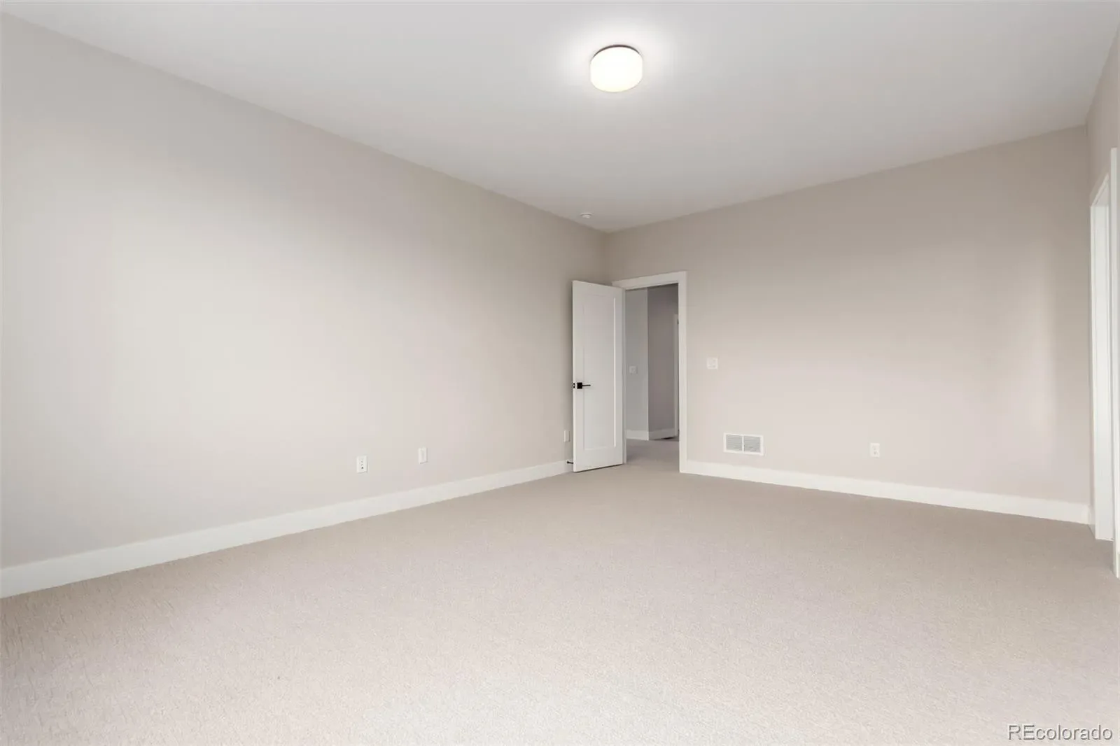 5611 Wheaton Avenue Longmont CO 80503 MLS #REC7961049 03272026202308 1600 17