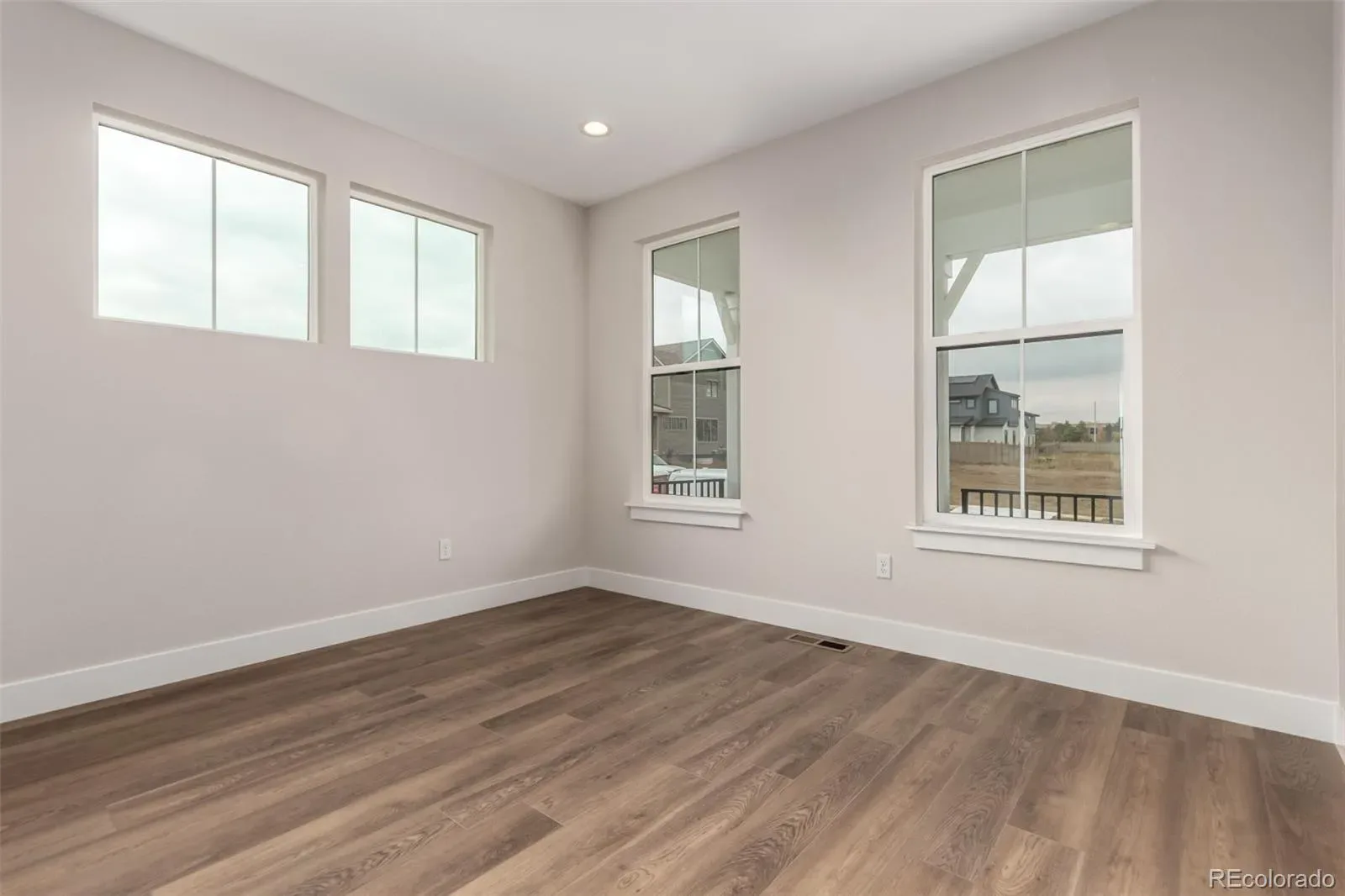 5611 Wheaton Avenue Longmont CO 80503 MLS #REC7961049 03272026202308 1600 30