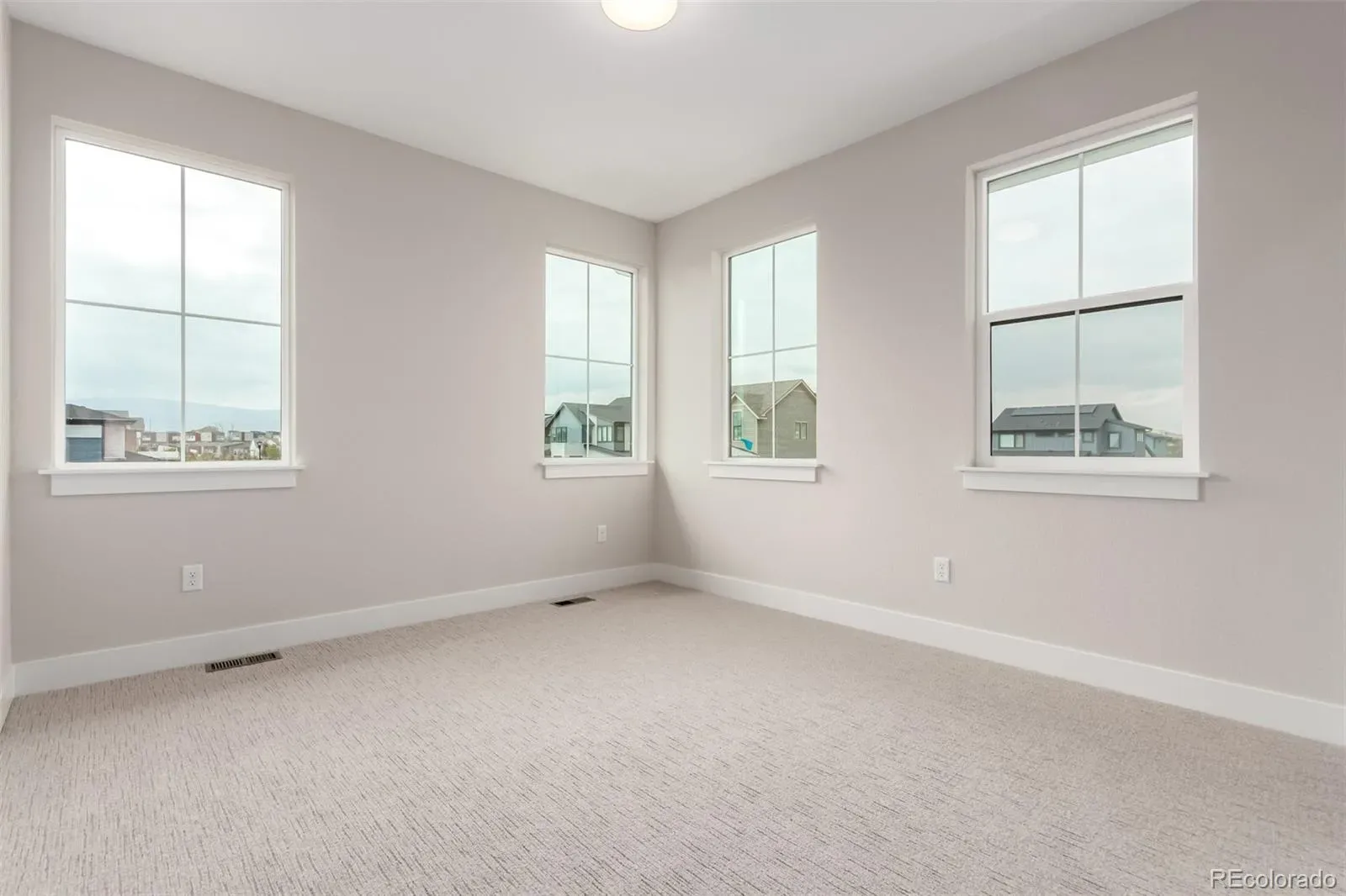 5611 Wheaton Avenue Longmont CO 80503 MLS #REC7961049 03272026202308 1600 32