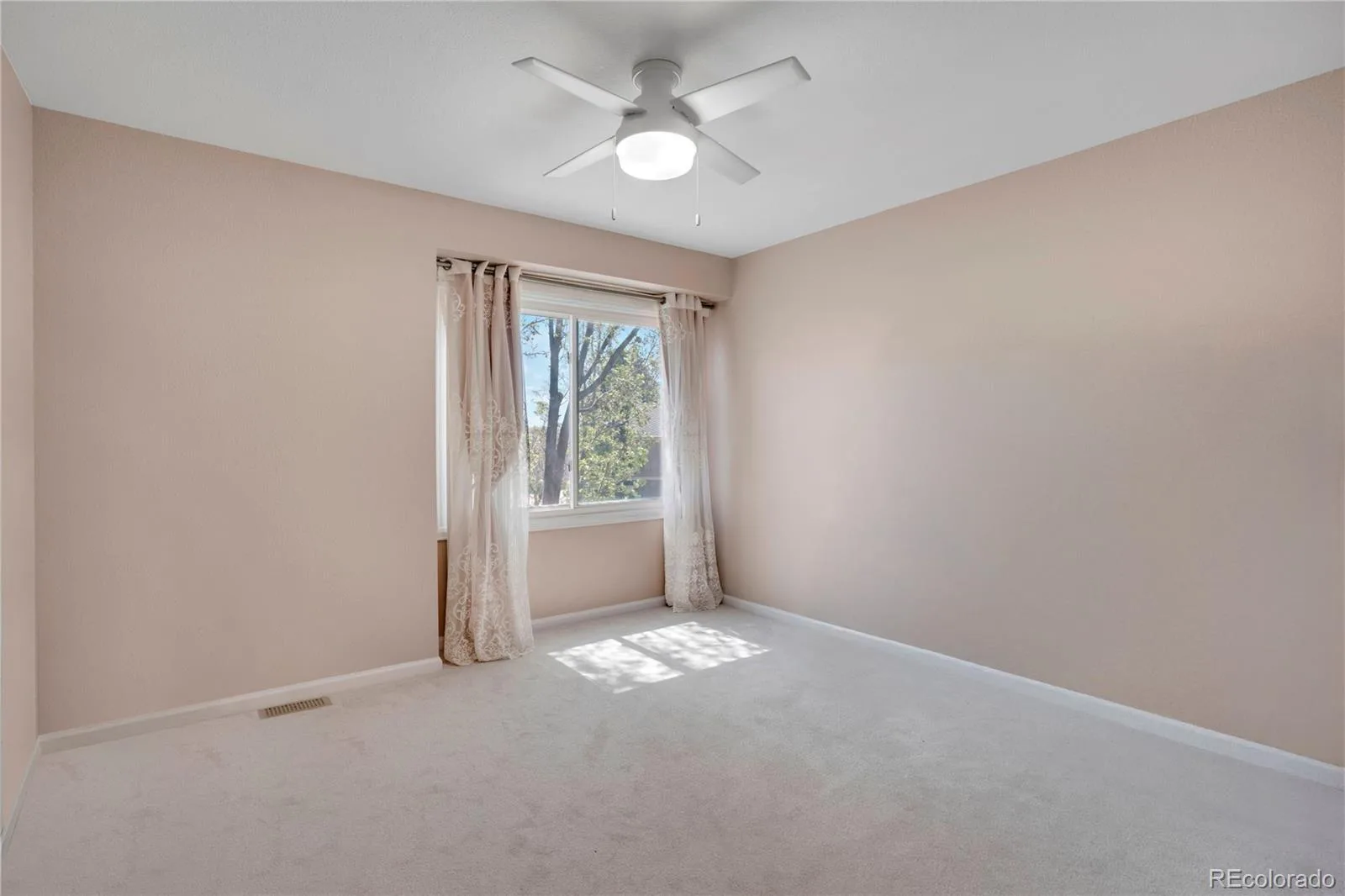 5603 S Pagosa Court Centennial CO 80015 | MLS #REC7963724 08242026165217 1600 26
