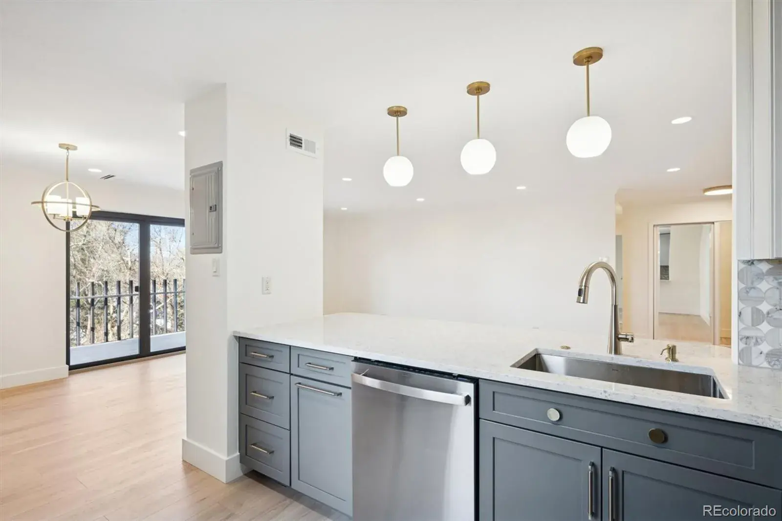 01172026022031 1600 12