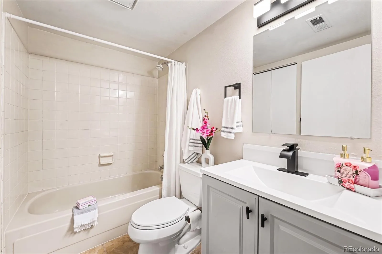 8225 E Fairmount Drive #9-201 Denver CO 80247 | MLS #REC7967410 08272026182213 1600 9