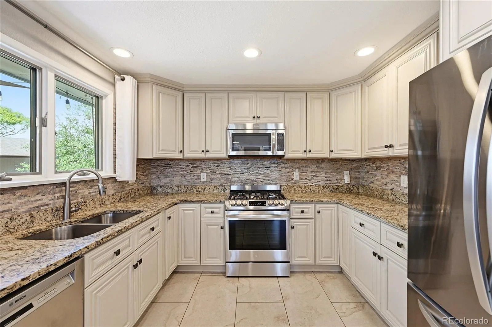 8241 W Pomona Drive Arvada CO 80005 MLS #REC7968377 06172026193058 1600 8