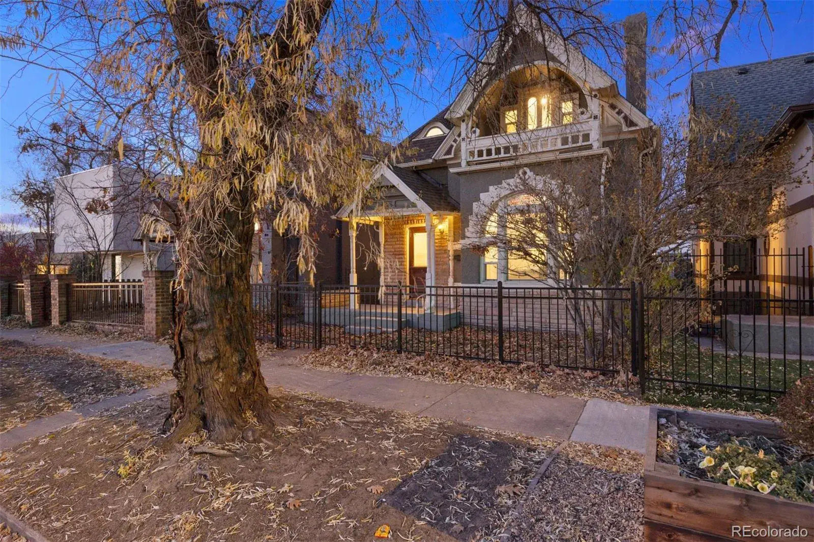 12042025013732 1600 2