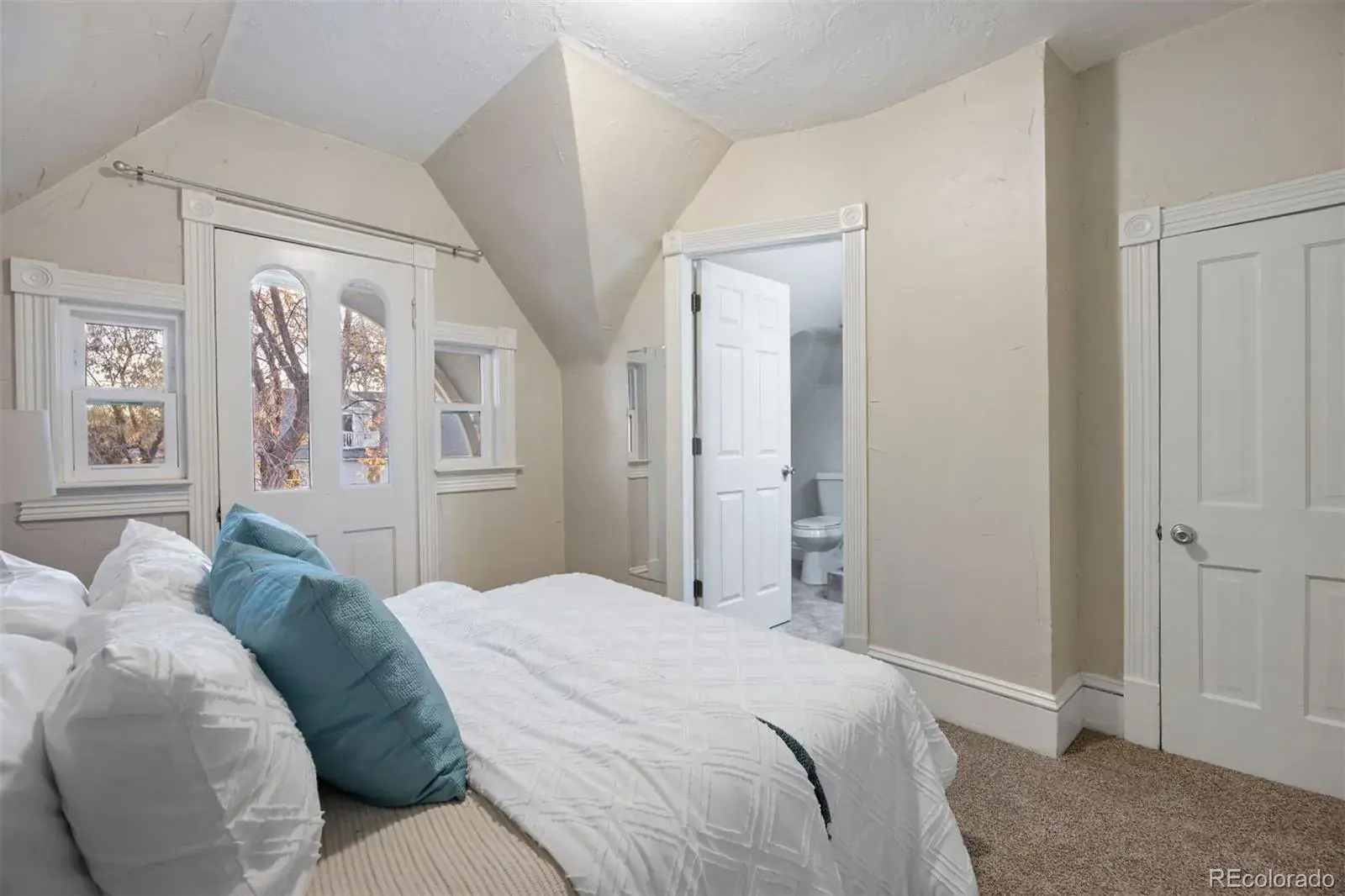 12042025013732 1600 23