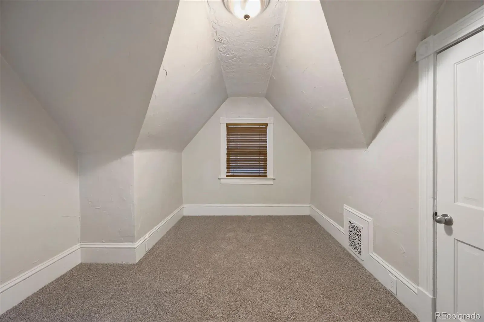 12042025013732 1600 28