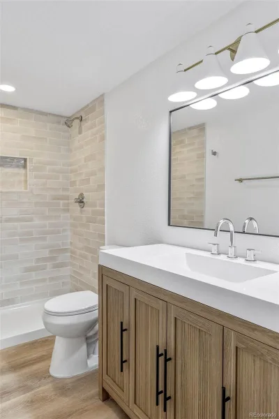 6321 S Florence Way Englewood CO 80111 | MLS #REC7974793 08052026210845 800 25