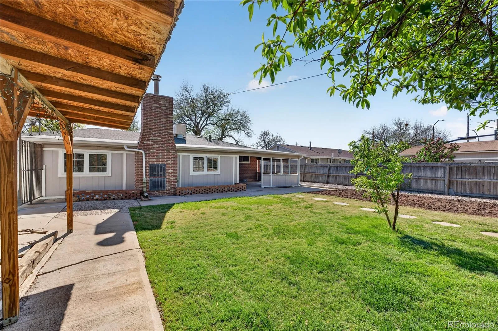 5071 S Irving Street Englewood CO 80110 MLS #REC7978526 05052026042527 1600 33