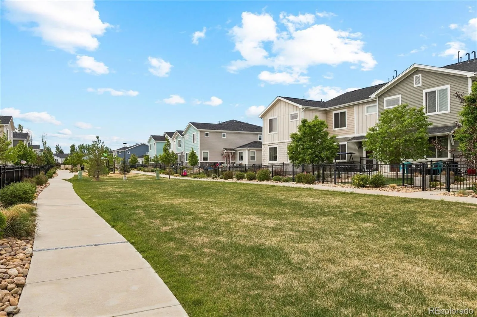762 Stonebridge Drive Longmont CO 80503 | MLS #REC7982267 05162026041529 1600 22